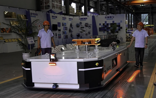 30T 牽引 AGV 在物流行業優勢顯著，具備強大負載、精準導航、自動化作業、適應復雜環境、節省人力、便于集成以及安全性能突出等優勢，助力物流高效運作。